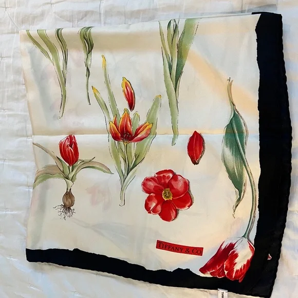 Tiffany & Co Beautiful Silk in Floral Design - Picture 2 of 9